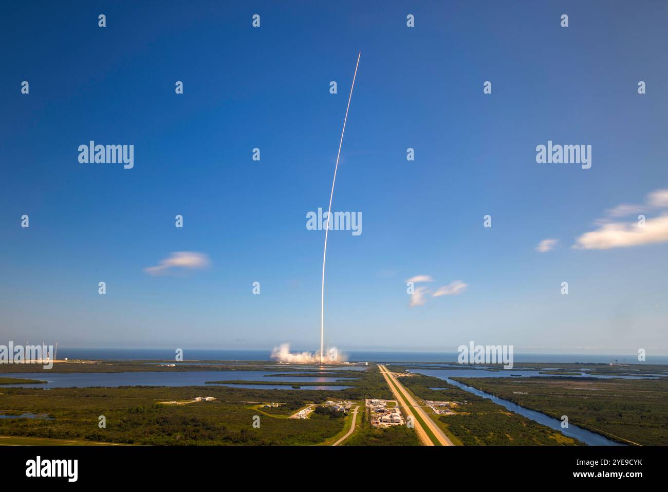 KENNEDY SPACE CENTER, FLORIDA, USA - 14. Oktober 2024 - Eine SpaceX Falcon Heavy-Rakete mit dem Europa Clipper-Raumschiff der NASA startet von Launch Co Stockfoto