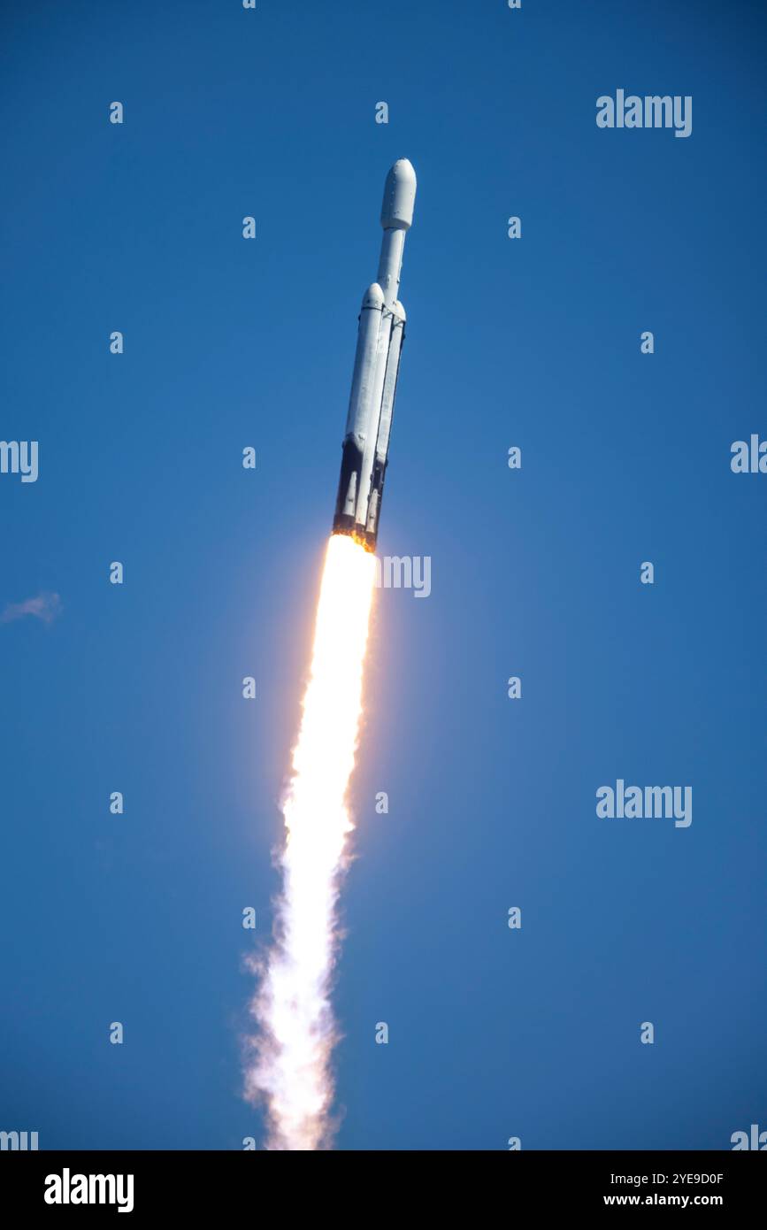 KENNEDY SPACE CENTER, FLORIDA, USA - 14. Oktober 2024 - Eine SpaceX Falcon Heavy-Rakete mit dem Europa Clipper-Raumschiff der NASA startet von Launch Co Stockfoto