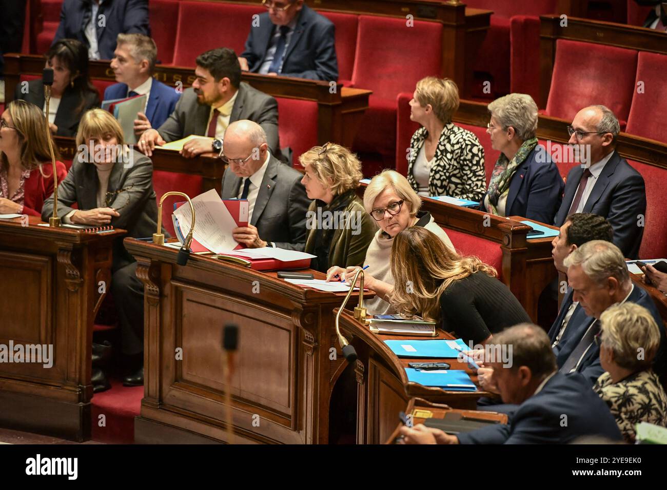 Paris, Frankreich. 30. Oktober 2024. Die französische Ministerin für territoriale Partnerschaften und Dezentralisierung Catherine Vautrin während einer Sitzung mit Anfragen an die Regierung in der Pariser Nationalversammlung am 30. Oktober 2024. Foto: Firas Abdullah/ABACAPRESS. COM Credit: Abaca Press/Alamy Live News Stockfoto