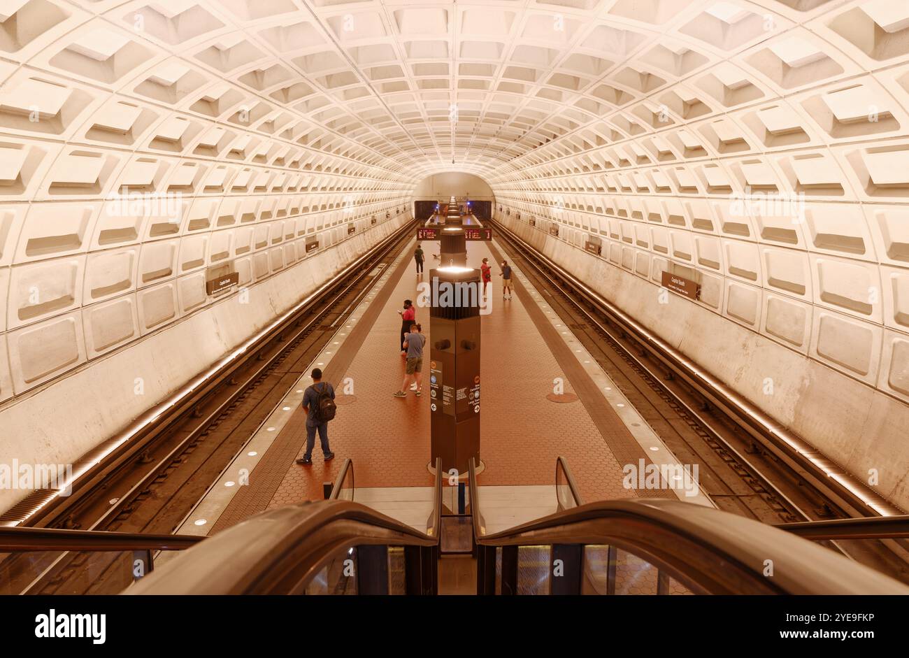Washington Metro in Washington D.C., USA. Öffentliche Verkehrsmittel in der Hauptstadt. Capitol South ist eine U-Bahn-Station im Washington Metro Rail-System. Stockfoto
