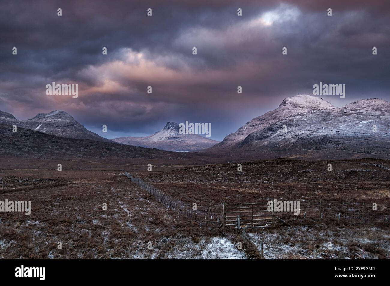 Assynt Mountains im Winter, Beinn an Eoin, Stac Pollaidh & cUL Beag, Assynt-Coigach National Scenic Area, Sutherland, Scottish Highlands, Schottland, Großbritannien Stockfoto