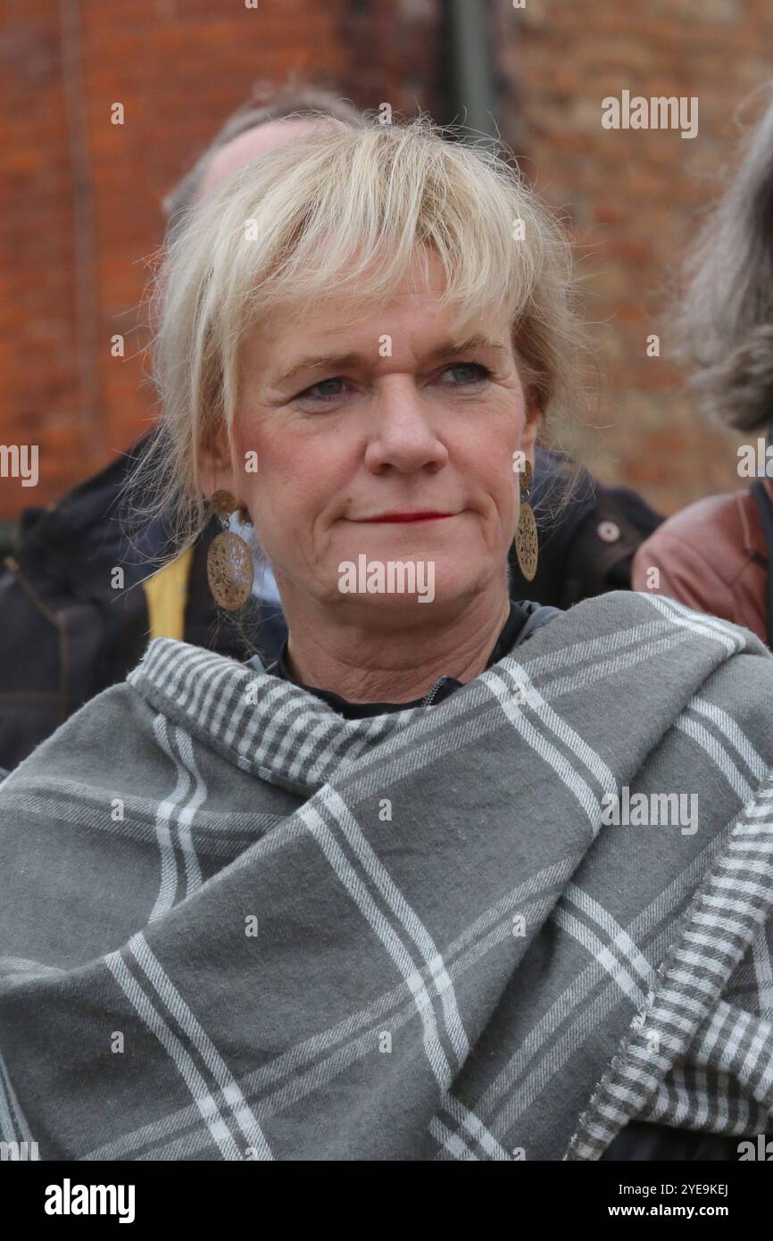 Porträt am Montag 28.10.2024 in der Hanse- und Universitätsstadt Rostock beim ersten Spatenstich für den Bau der neuen geisteswissenschaftlichen Bereichsbibliothek mit Seminarzentrum und Institutsflächen sowie eines neuen Verwaltungsgebäudes für das Institut für Qualitätsentwicklung am Uni-Campus von der Bildungsministerin des Landes MV Simone Oldenburg. Die Gesamtbaukosten für den Neubau belaufen sich auf voraussichtlich rund 102 Mio. Euro. Die Fertigstellung des Bauprojekts soll voraussichtlich 2029 erfolgen. *** Porträt am Montag 28 10 2024 in der Hanse- und Universitätsstadt Rostock A Stockfoto