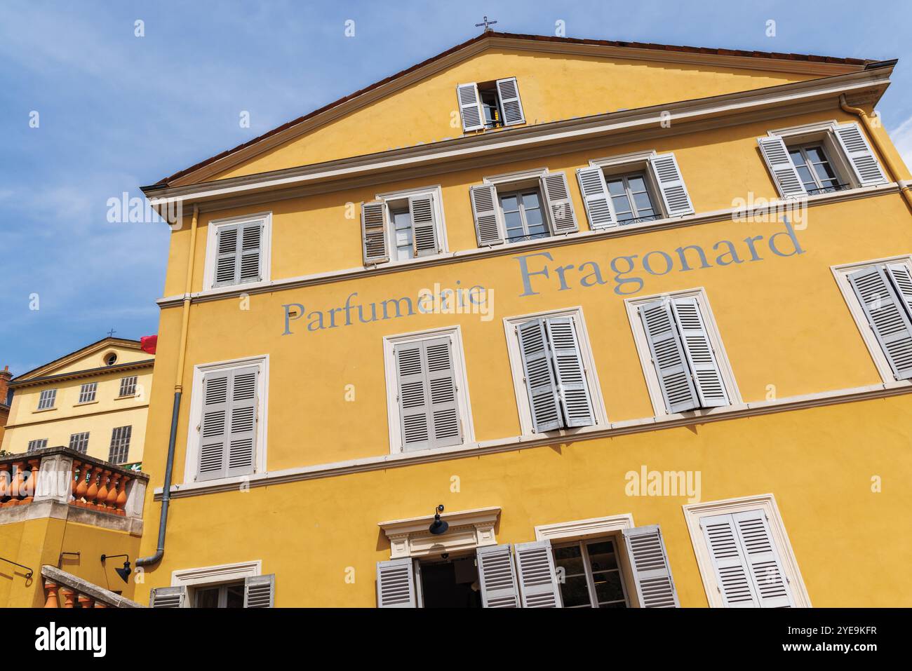 Parfümerie in leuchtendem Gelb in Grasse, Frankreich; Grasse, Alpes-Maritimes, Frankreich Stockfoto