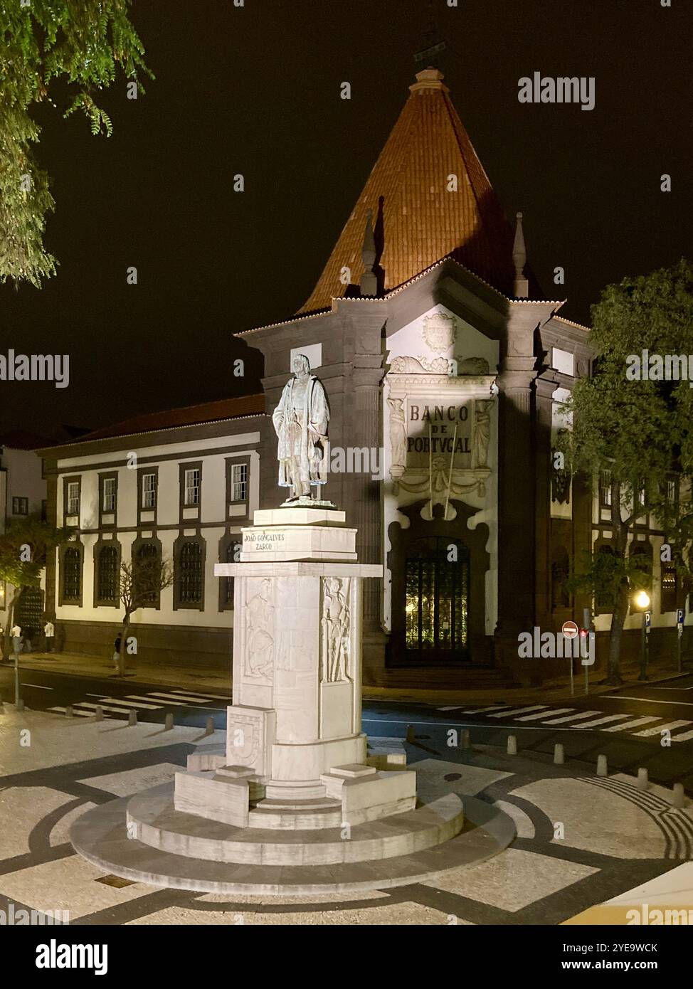 Statue von João Goncalves Zarco in Funchal, Madeira. - Smartphone-aufgenommenes Stockfoto