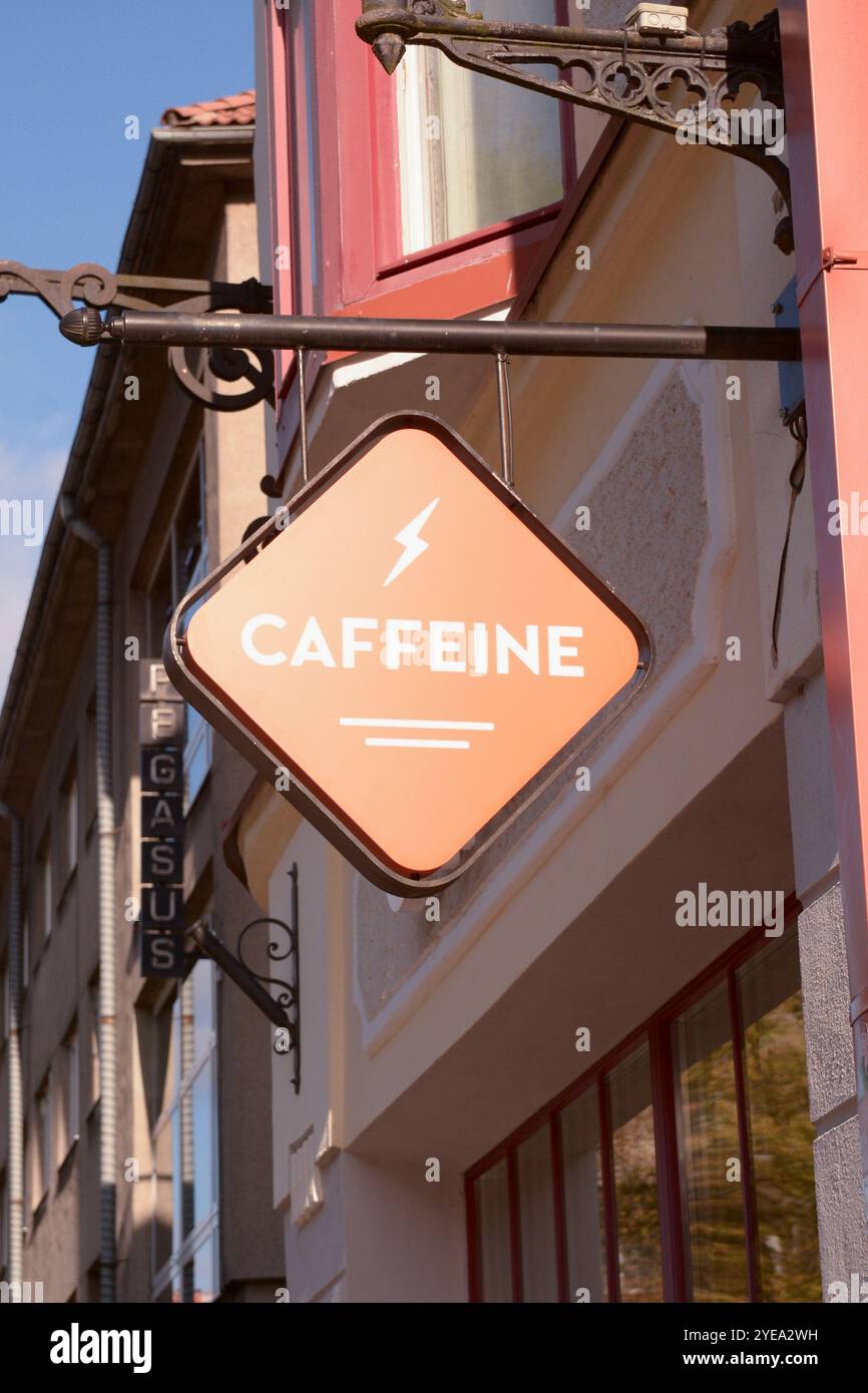 Coffein EE Schild vor dem Café, das auf Kaffee in Tallinn - Estland spezialisiert ist Stockfoto