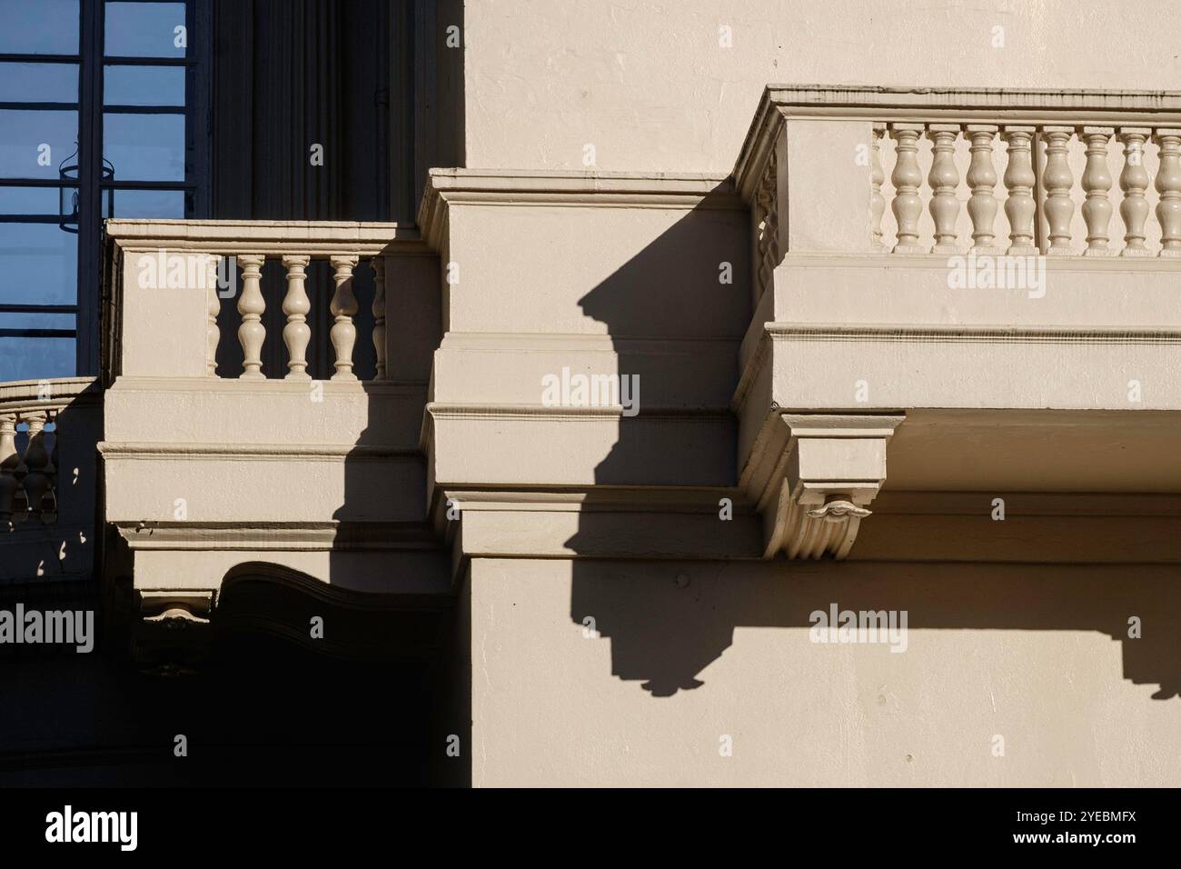 Neoklassizistisches architektonisches Design des georgianischen Stadthauses mit Terrassenfassaden, St. James's, London, Großbritannien Stockfoto Neoklassizistisches architektonisches Design des georgianischen Stadthauses mit Terrassenfassaden, St. James's, London, Großbritannien Stockfoto