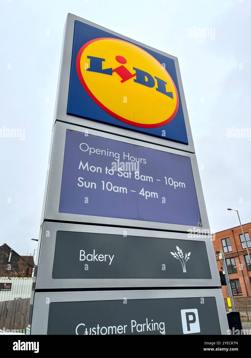Lidl Discounter Zeichen, uk - Smartphone-aufgenommenes Stockfoto