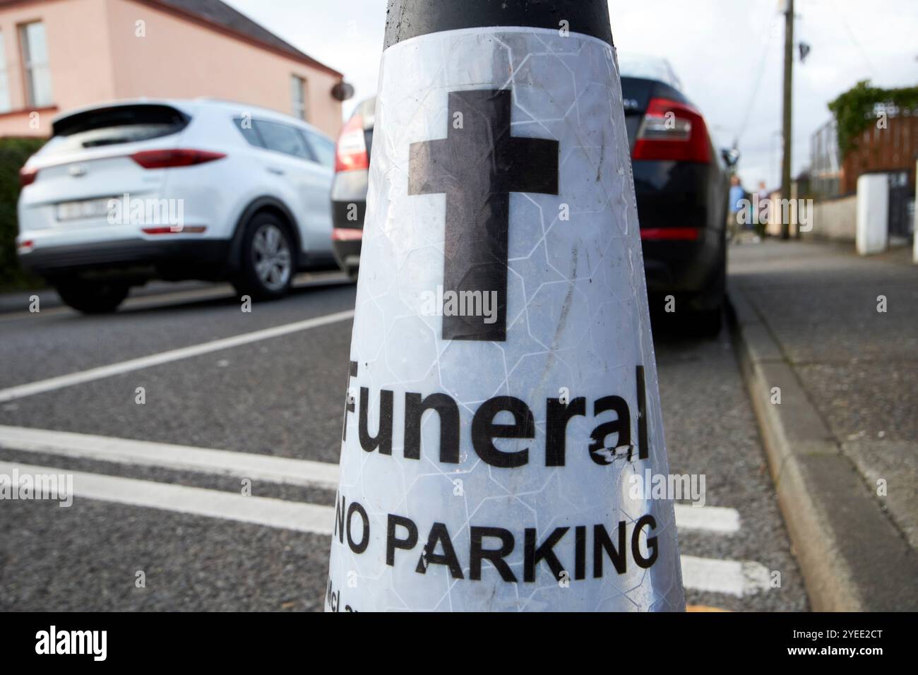 Schwarzer Verkehrskegel, keine Parkbeerdigung, County donegal, republik irland Stockfoto