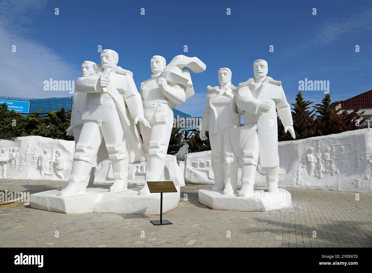 Ölmenschendenkmal der Sowjetzeit in Neft Daslari im Kaspischen Meer Stockfoto