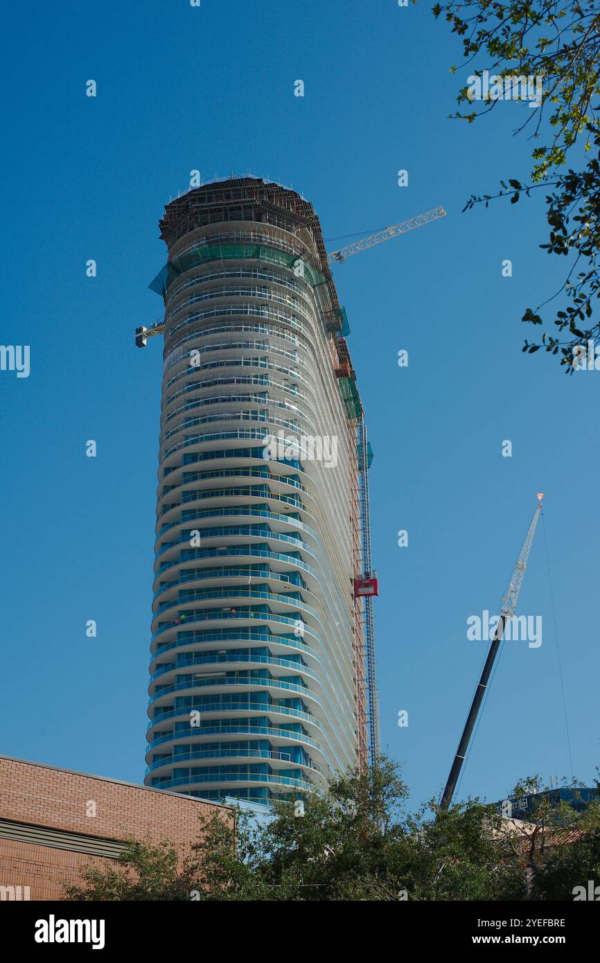 Nur redaktionelle Verwendung 29. Oktober 2024 St. Petersburg, FL, USA. Blick auf die Residences an der 400 Central Ave. Wird das höchste Gebäude in Down sein Stockfoto
