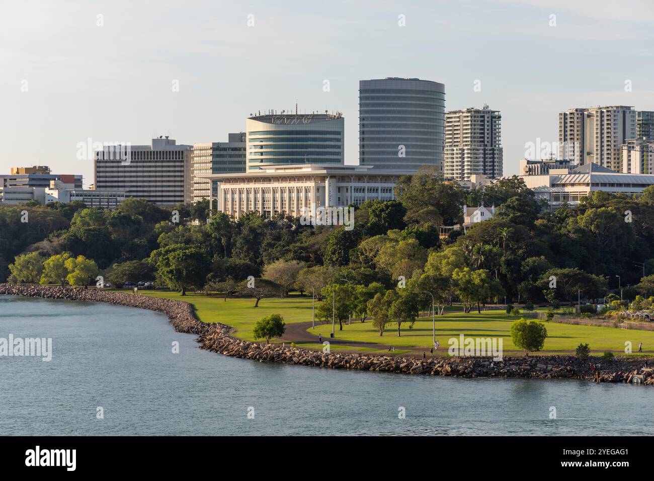 Darwin City Skyline, vom Meer aus gesehen, Australien Stockfoto