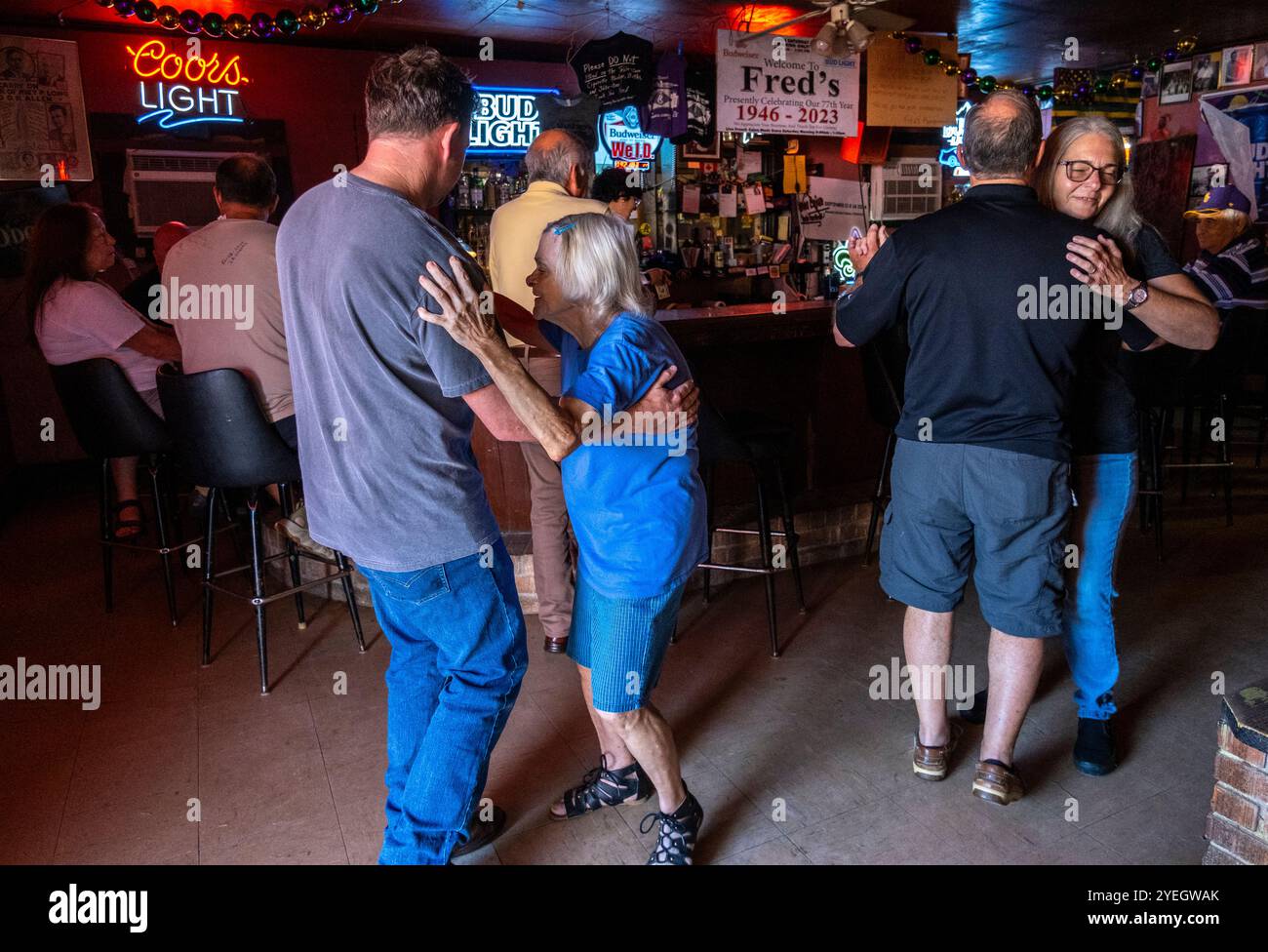 In der Freds Lounge, Mamou, Louisiana, USA, tanzen die Gäste zu Live-Cajun-Musik Stockfoto