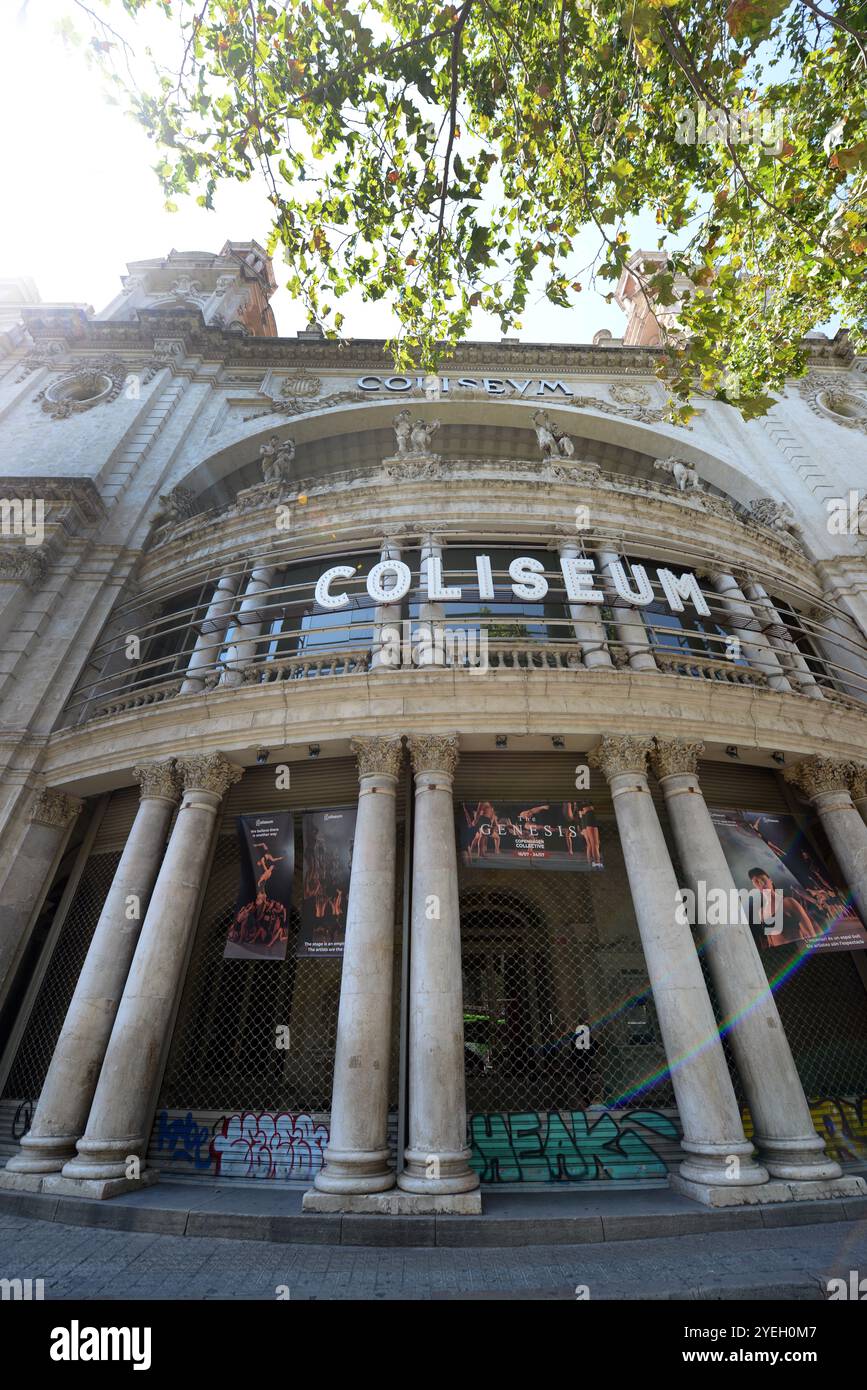 Teatre Coliseum auf der Gran Via de les Corts Catalanes, L'Eixample, Barcelona, Spanien. Stockfoto