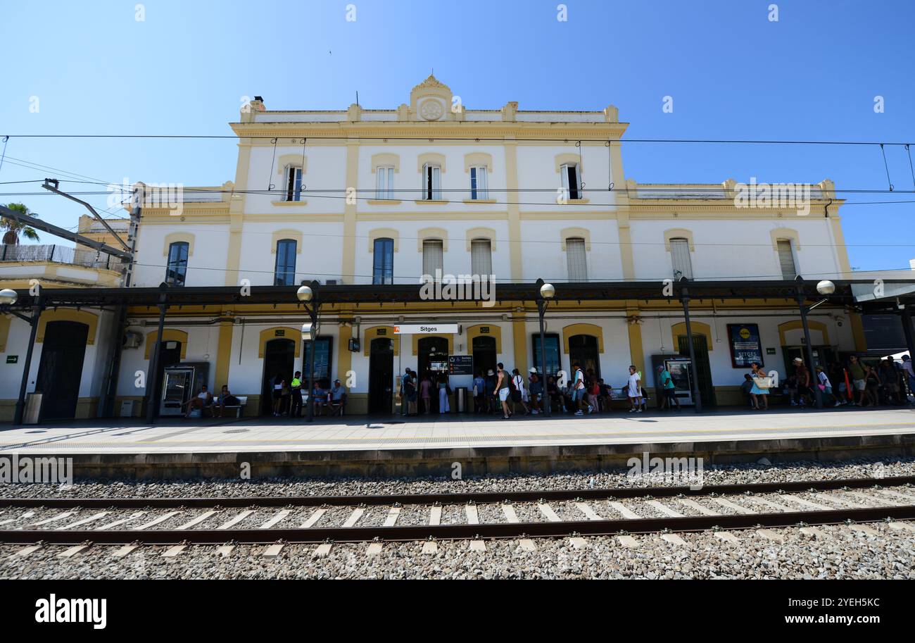 Der Bahnhof in Sitges, Katalonien, Spanien. Stockfoto