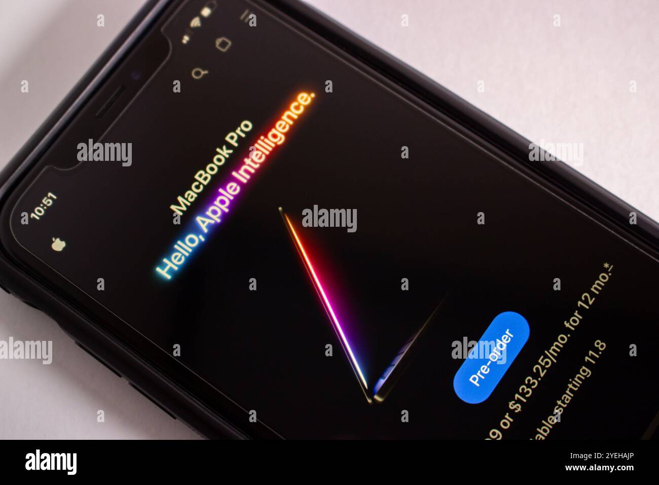 Neue Website für das MacBook Pro (2024). Das neue MacBook Pro ist ein Modell mit dem neuesten M4, das eine verbesserte Leistung, Energieeinsparungen und Apple Intelligence bietet Stockfoto