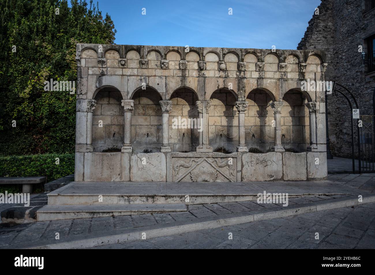 Ist ein eleganter öffentlicher Brunnen und ein Symbol der Stadt Isernia. Stockfoto