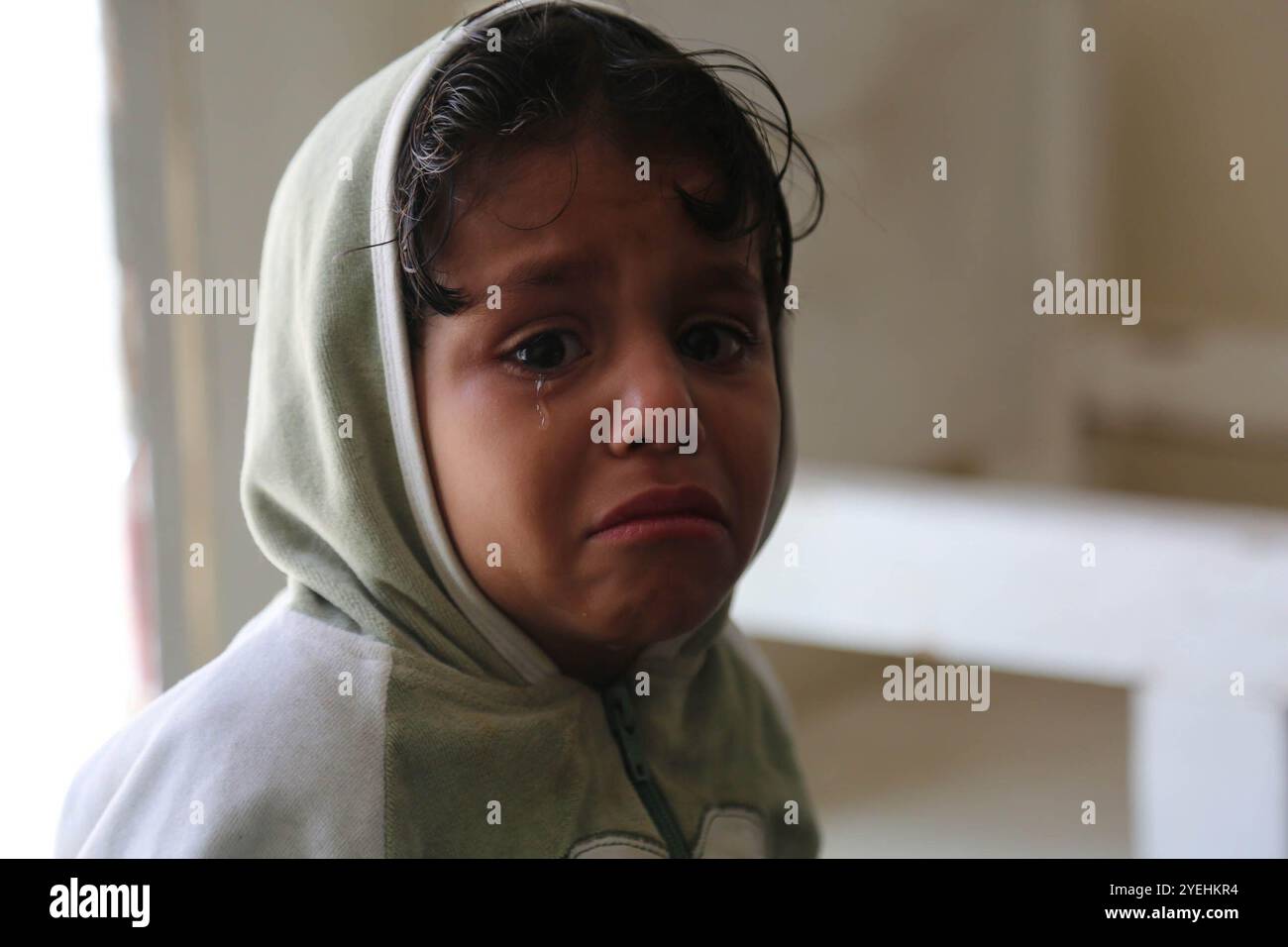 Amputierte erhalten in einem Krankenhaus in der jemenitischen Stadt Taiz Prothesen an den Gliedmaßen Stockfoto