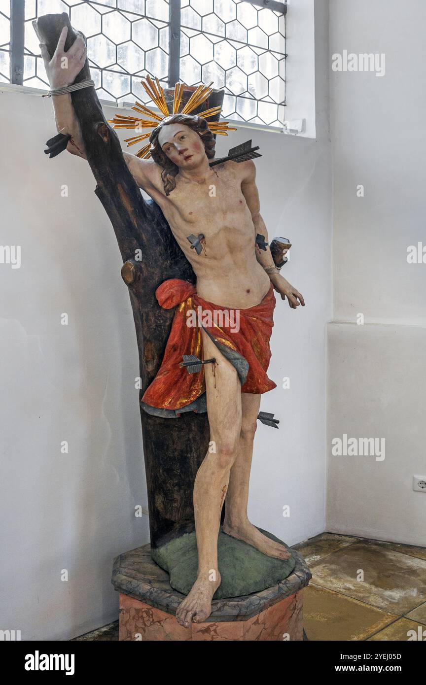 Figur des hl. Sebastian in der römisch-katholischen Kirche St. Verena, Bad Wurzach, Allgaeu, Baden-Württemberg, Deutschland, Europa Stockfoto