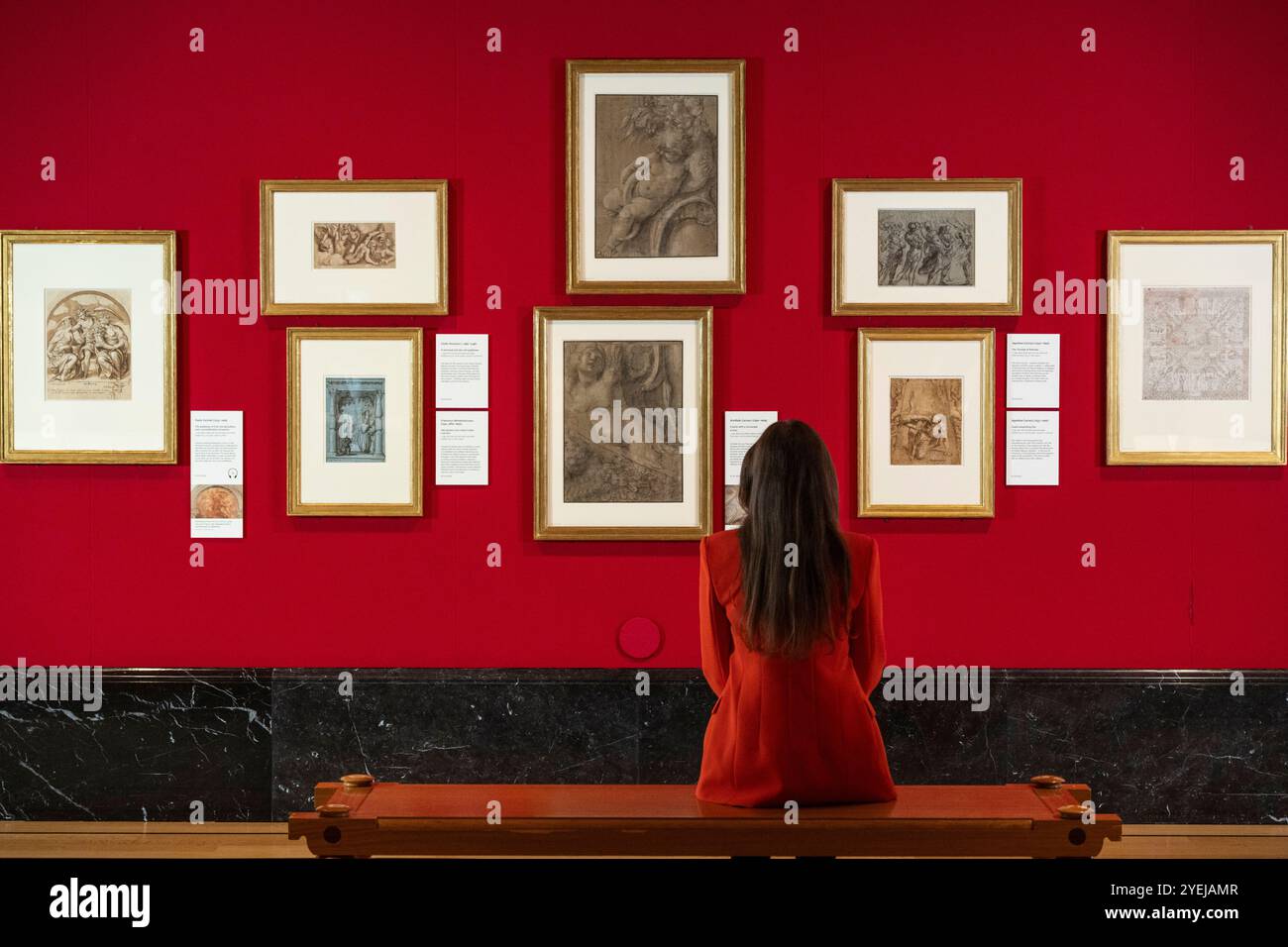 London, Großbritannien. 31. Oktober 2024. C) „Ein Putto mit Fülle“ und „Eine Sirene“, 1595, beide von Annibale Carracci bei einer Vorschau auf „Zeichnung der italienischen Renaissance“, eine Ausstellung mit rund 160 Werken von über 80 Künstlern (darunter Leonardo da Vinci, Michelangelo, Raffael und Tizian) aus der Königlichen Sammlung, einer der weltweit größten Sammlungen italienischer Renaissancezeichnungen. Die Show findet vom 1. November bis 9. März 2025 in der King’s Gallery, Buckingham Palace, statt. Quelle: Stephen Chung / Alamy Live News Stockfoto