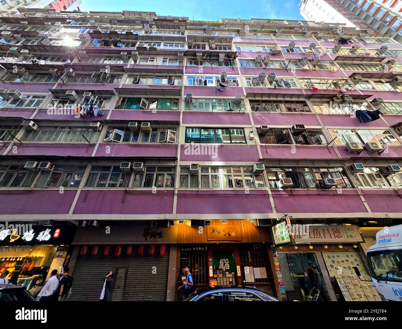 FAT Cheong Gebäude an der Electric Road in Causeway Bay, Hongkong. - Smartphone-aufgenommenes Stockfoto