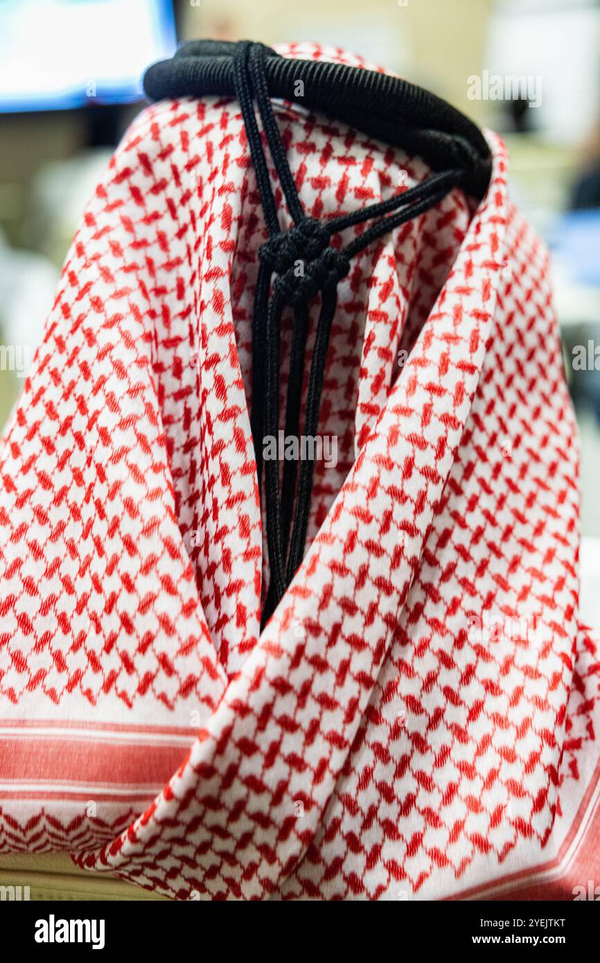 Arabische Bekleidungszubehör, Saudi-Arabien-Kultur, Golf-Kopftuch (Shemagh), arabischer Yashmagh-Schal Stockfoto