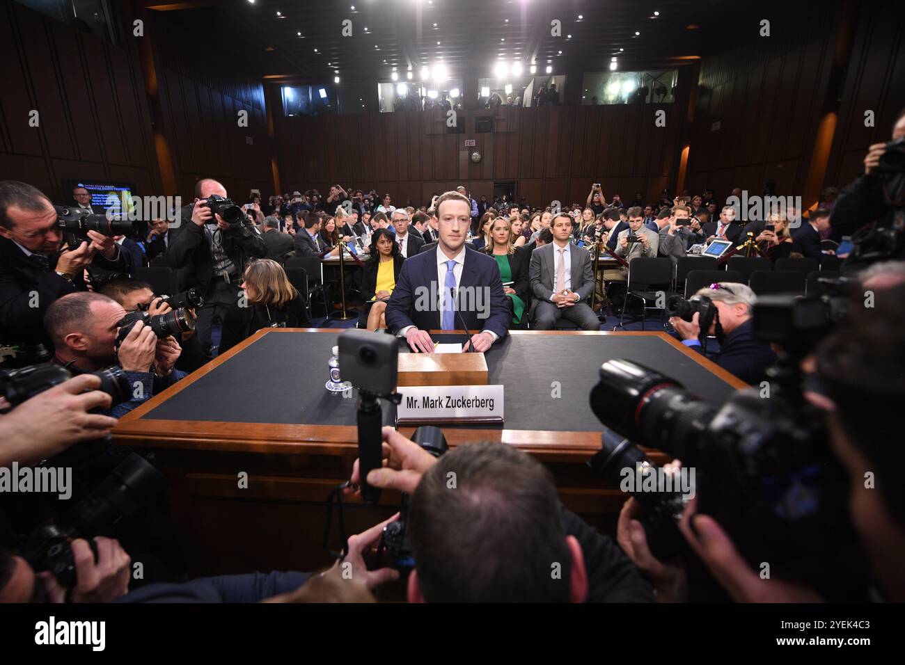 Der CEO von Facebook, Mark Zuckerberg, kommt, um vor einer gemeinsamen Anhörung des US-Senats für Handel, Wissenschaft und Verkehr und des Senats Judi auszusagen Stockfoto