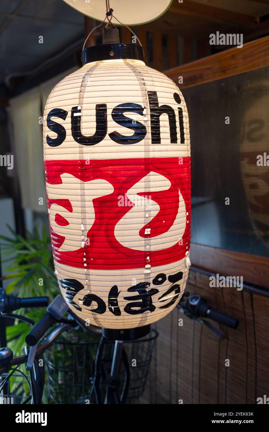 Werbung Laterne Licht vor dem Sushi Restaurant Schild Osaka Japan Stockfoto