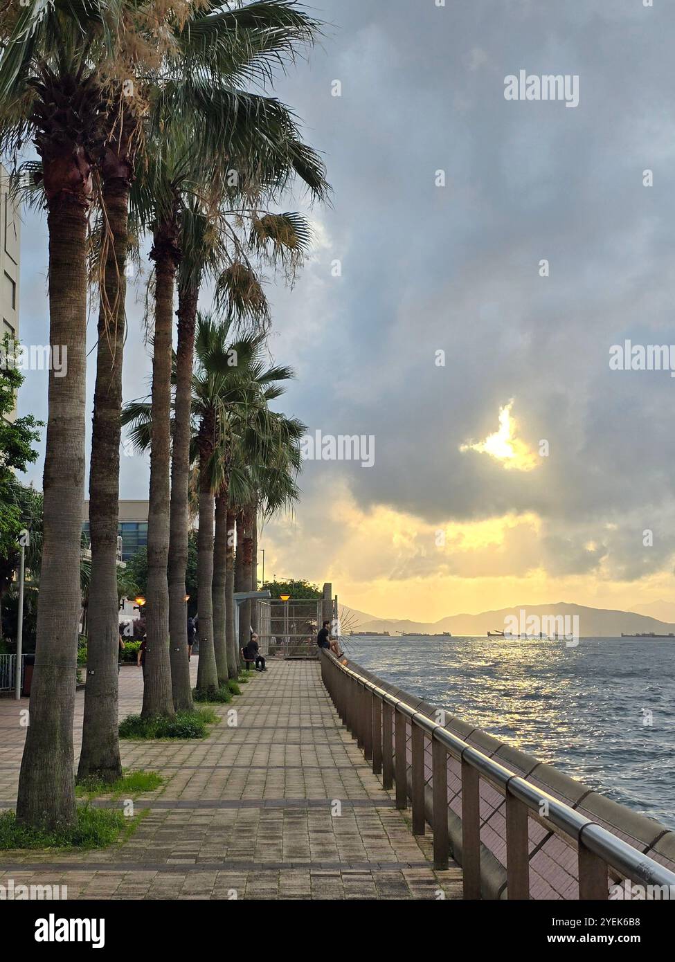 Die Uferpromenade in Sheung Wan, Hongkong. Stockfoto
