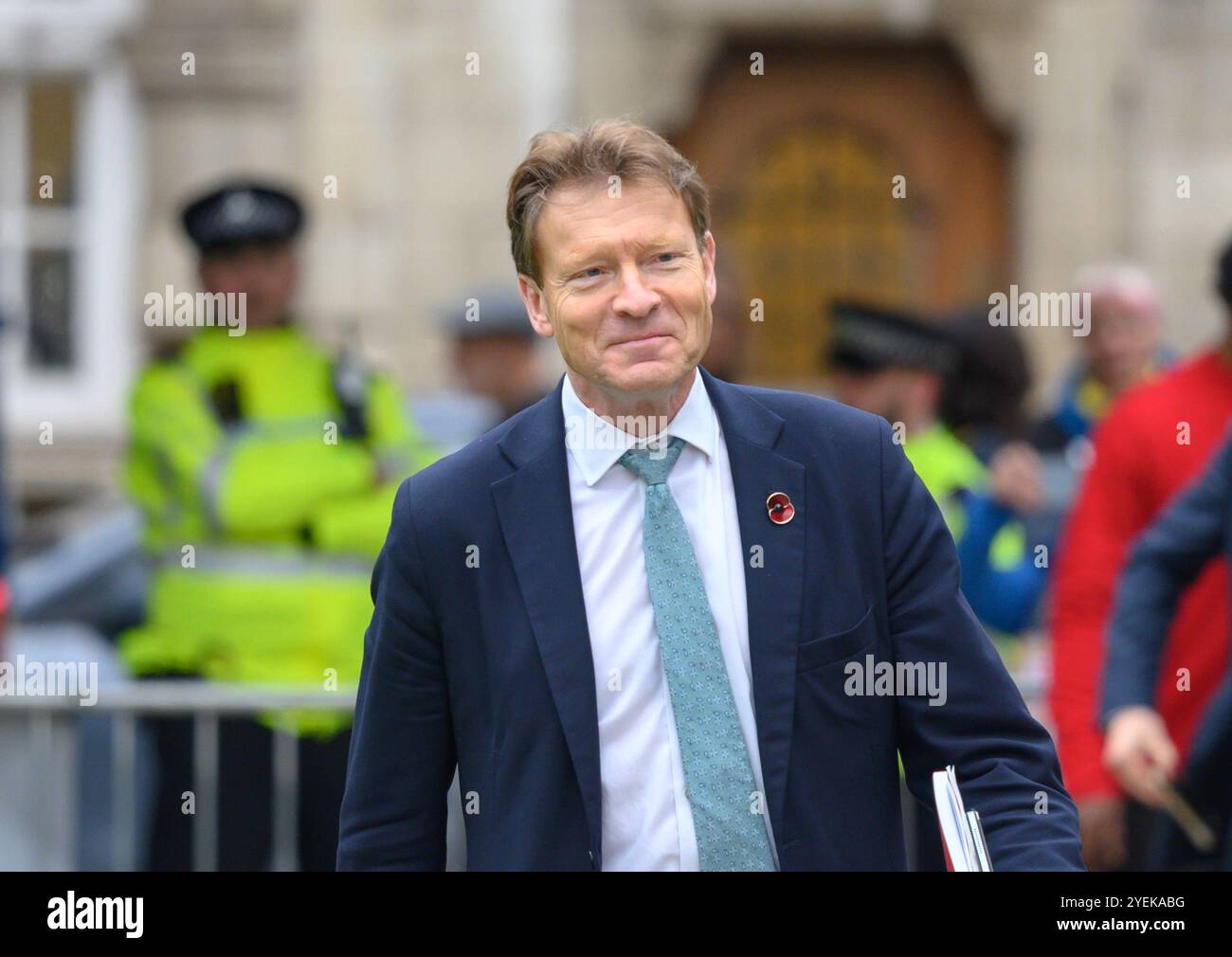 Richard Tice Abgeordneter (Reform: Boston and Skegness) auf College Green, Westminster, wird nach dem ersten Haushalt der neuen Labour-Regierung - 30. - Interviewt. Stockfoto
