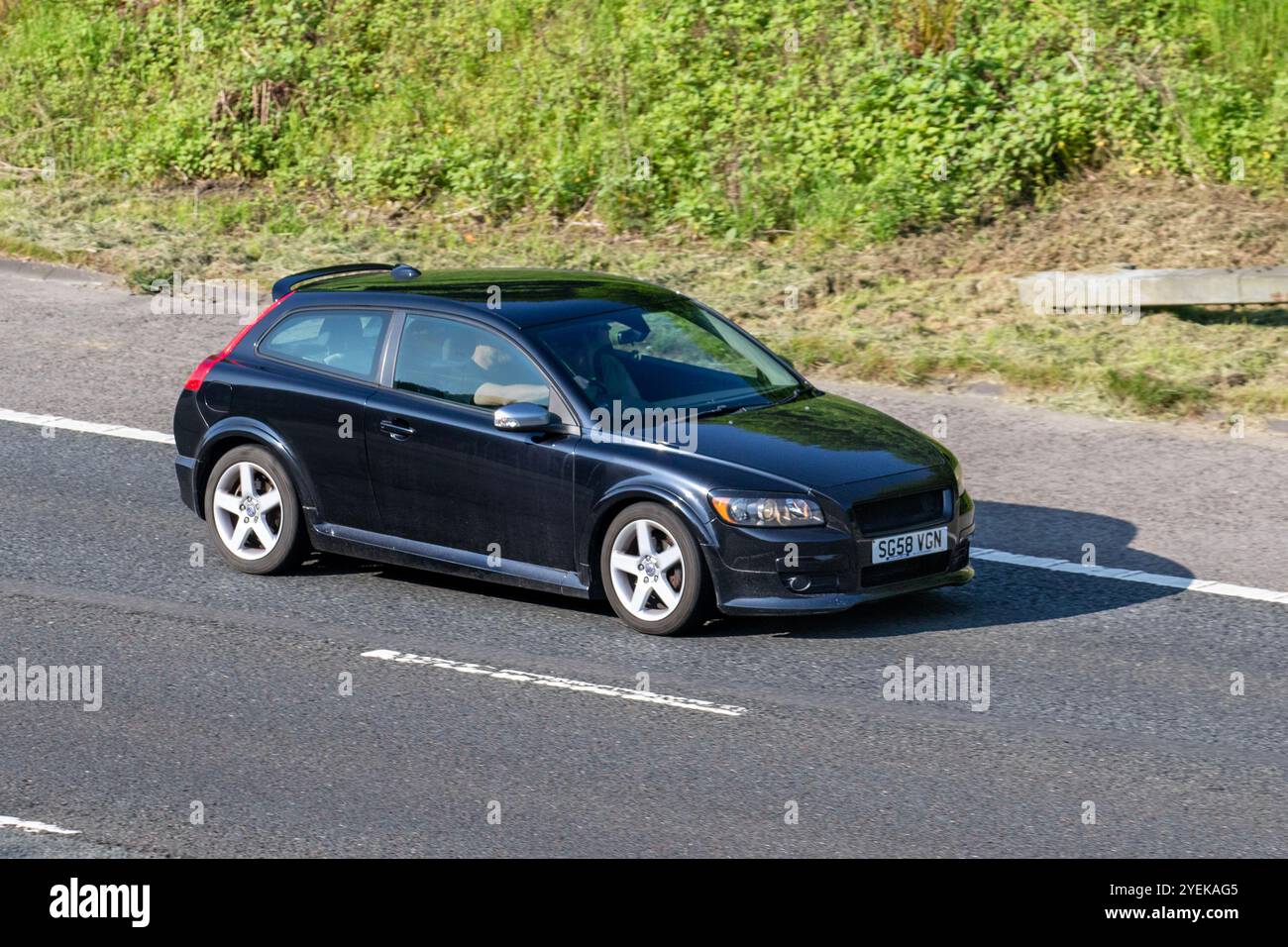 2008 Volvo C30 Sport 16 V Black Car Coupe Benzinmotor 1596 ccm; Fahren auf der Autobahn M6, Manchester, Großbritannien Stockfoto