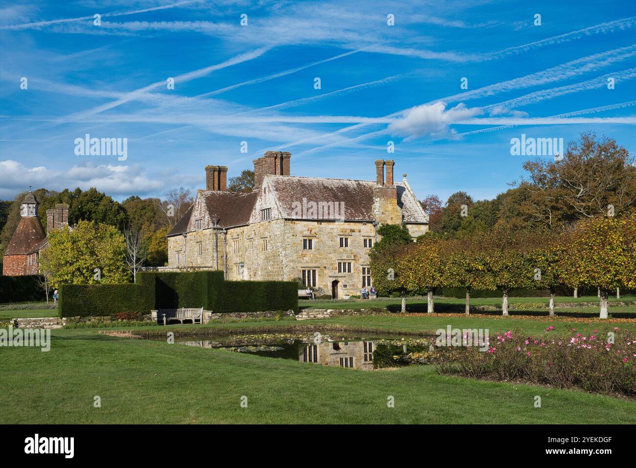 Das Gelände von Bateman's, das ehemalige Zuhause von Rudyard Kipling an einem sonnigen Herbsttag Stockfoto