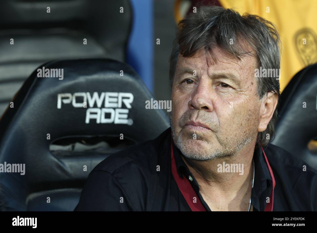 Der argentinische Lanus-Cheftrainer Ricardo Zielinsky steht auf der Bank vor dem zweiten Halbfinalspiel der CONMEBOL Copa Sudamericana gegen den brasilianischen Cruzeiro im Ciudad de Lanus-Stadion in Lanus, Provinz Buenos Aires, Argentinien am 30. Oktober 2024. Cruzeiro gewann 0-1 und qualifizierte sich für das Finale des Turniers, das am 23. November in Asuncion, Paraguay, im Stadion Nueva Olla ausgetragen wurde. Stockfoto