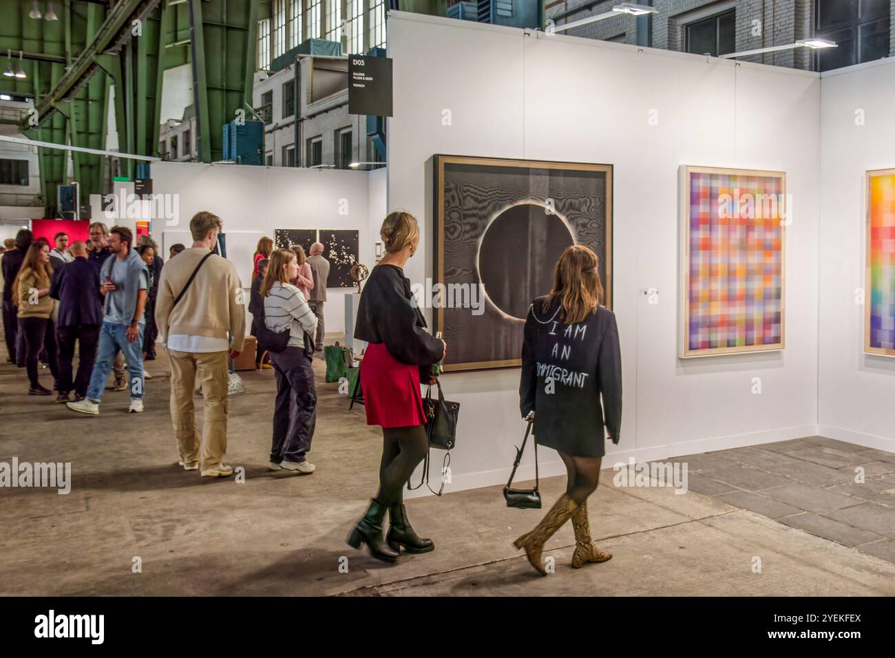 POSITIONEN , Berlin Art Week , Positionen Kunstmesse, Hangar 6+7 , 111 Gallerien aus 24 Laendern, zeitgenoessische und moderne Kunst, Berlin-Tempelhof Stockfoto