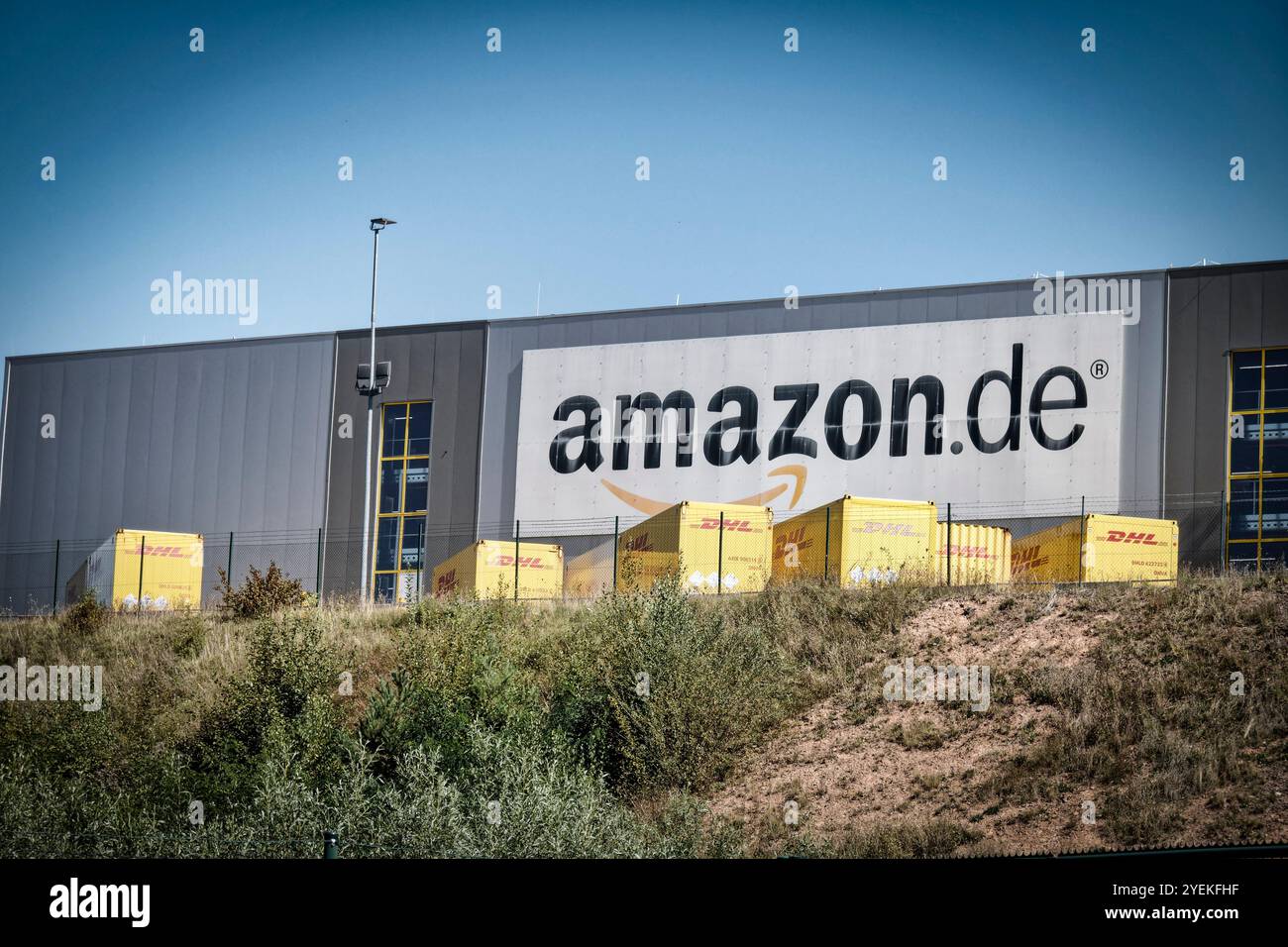 Amazon Logistikzentrum, FRA3, DHL Container, Bad Hersfeld, Hessen, Stockfoto
