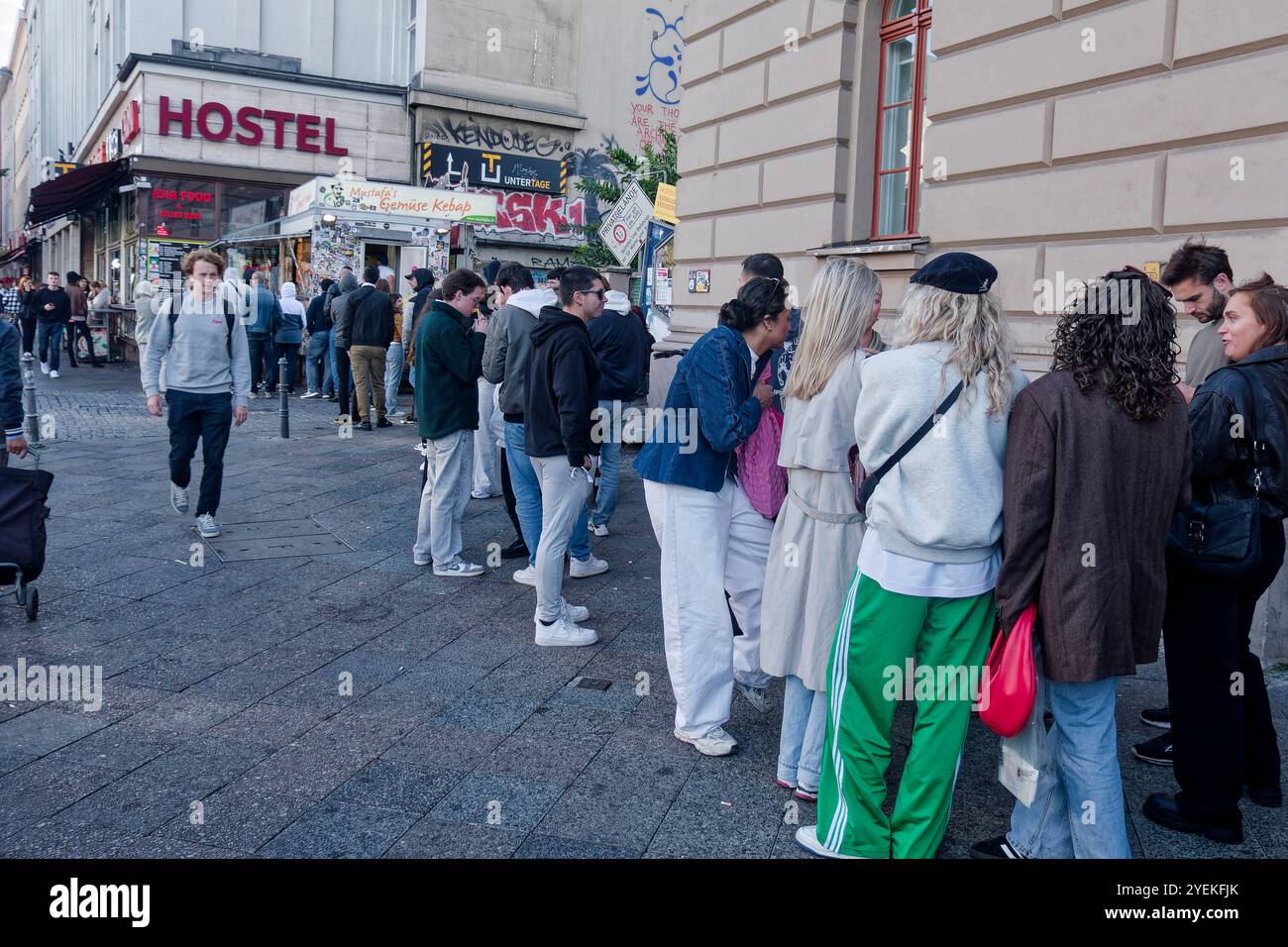 Mustafas Gemüse Kebap am Mehringdamm in Berlin-Kreuzberg, Warteschlange, Berlin Stockfoto