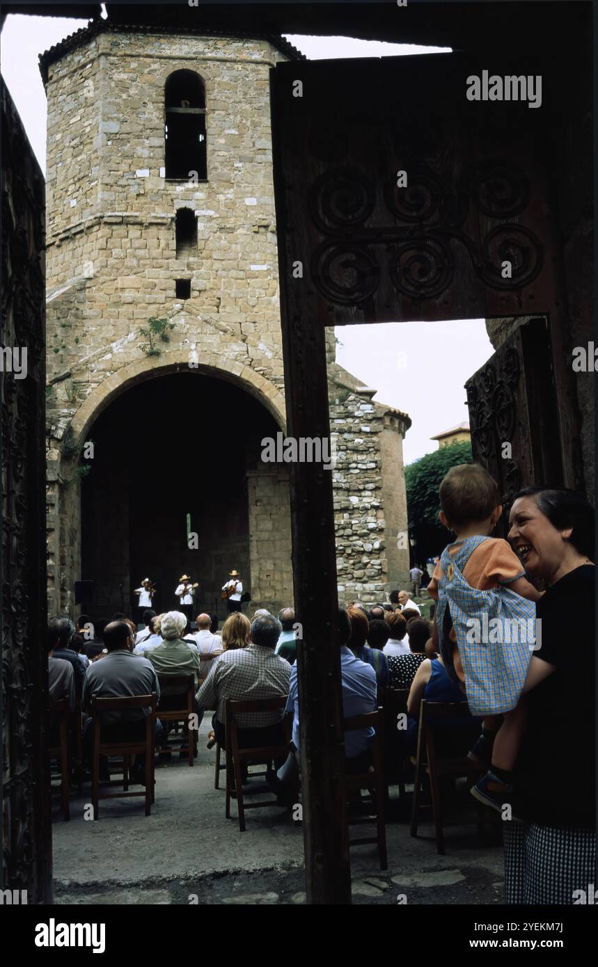 Ein kleines Konzert im Sant Joan de les Abadesses, Katalonien, Spanien Stockfoto