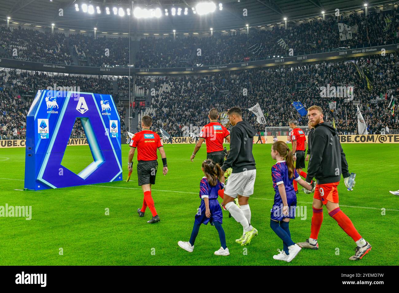 Turin, Italien. 30. Oktober 2024. Die Spieler von Juventus treten im Allianz-Stadion in Turin für das Spiel der Serie A zwischen Juventus und Parma ein. Quelle: Gonzales Photo/Alamy Live News Stockfoto