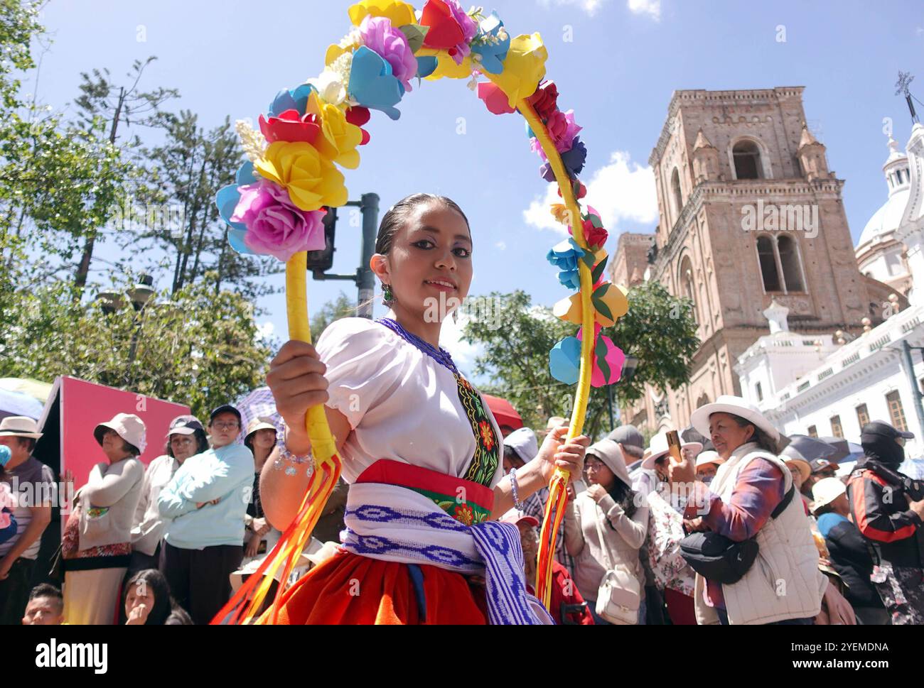 CUENCA STUDENTENPARADE FIESTAS Cuenca, Ecuador 31. Oktober 2024 heute Morgen zollten Studenten aus verschiedenen Bildungseinrichtungen der Stadt Cuenca zu Ehren ihrer 204-jährigen Unabhängigkeit Tribut. Bolivar Street wurde von Tausenden von Bürgern gefüllt, um die Studentenparade zu beobachten, wo 2300 Studenten Tänze, Tänze und Choreografien vorführten Foto Boris Romoleroux API ACE CUENCA STUDENTENPARADE FESTIVALS ad0c53eb39a0dd316be1fb3b6aef8f08 Copyright: XBORISxROMOLEROUXx Stockfoto