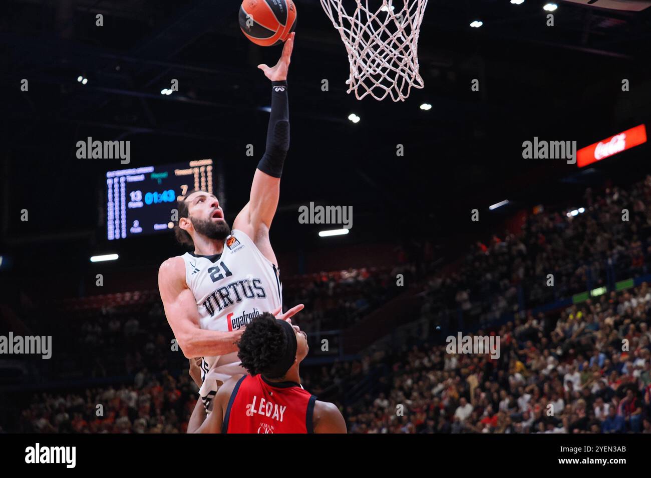 Tornike Shengelia (Virtus Segafredo Bologna) während der EA7 Emporio Armani Milano vs Segafredo Virtus Bologna, Basketball Euroleague Spiel in Mailand, Italien, Oktober 31 2024 Stockfoto