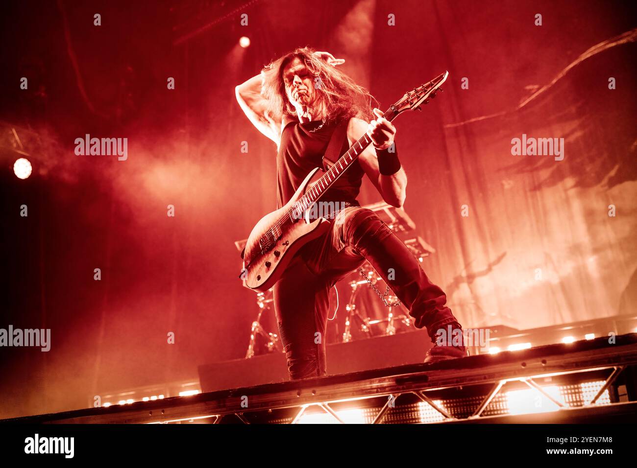 Oslo, Norwegen. Oktober 2024. Die schwedische Heavy-Metal-Band in Flames gibt ein Live-Konzert im Oslo Spektrum in Oslo. Hier ist Gitarrist Chris Broderick live auf der Bühne zu sehen. Stockfoto