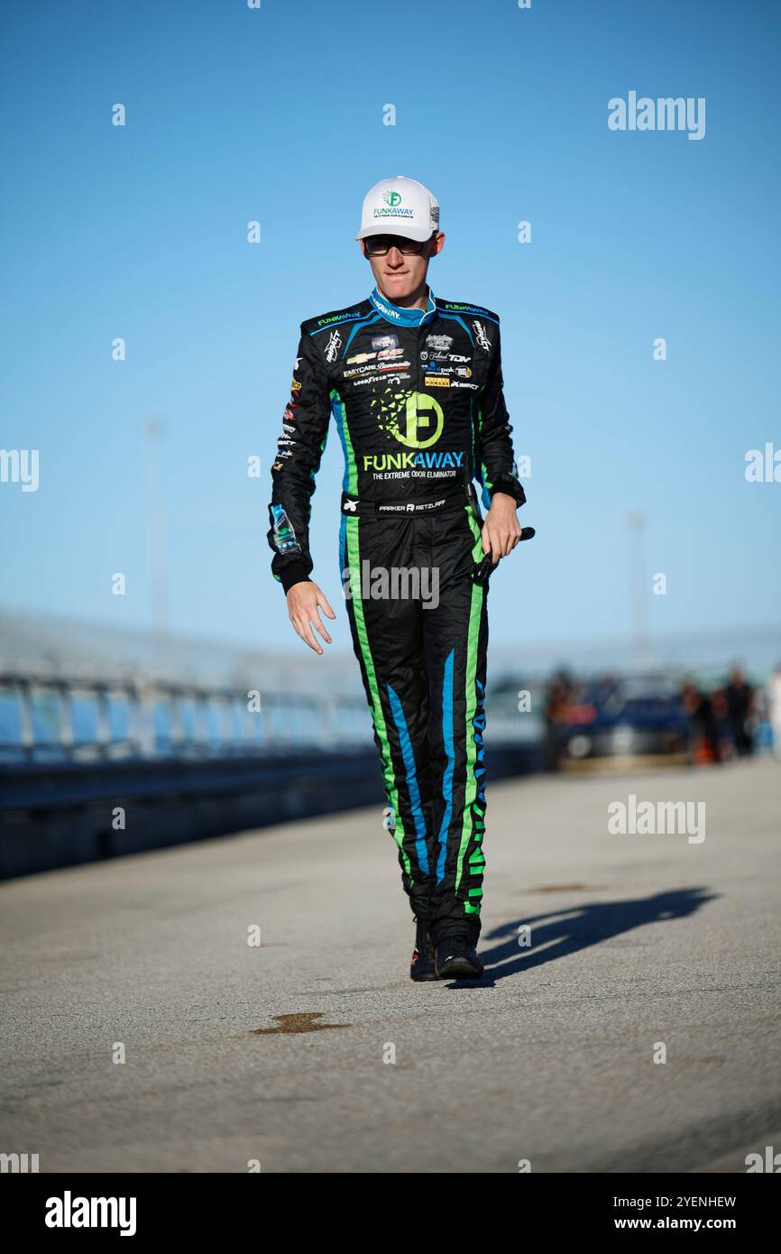 Homestead, FL, USA. Oktober 2024. PARKER RETZLAFF (31) macht sich bereit, sich für die Credit One NASCAR AMEX Credit Card 300 auf dem Homestead-Miami Speedway in Homestead, FL, zu qualifizieren. (Kreditbild: © Walter G. Arce Sr./ASP via ZUMA Press Wire) NUR REDAKTIONELLE VERWENDUNG! Nicht für kommerzielle ZWECKE! Stockfoto