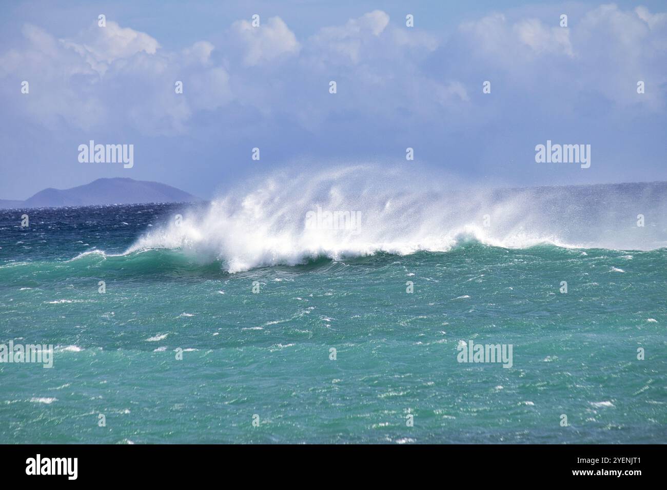 Verspielte Wasserwellen auf maui. Stockfoto