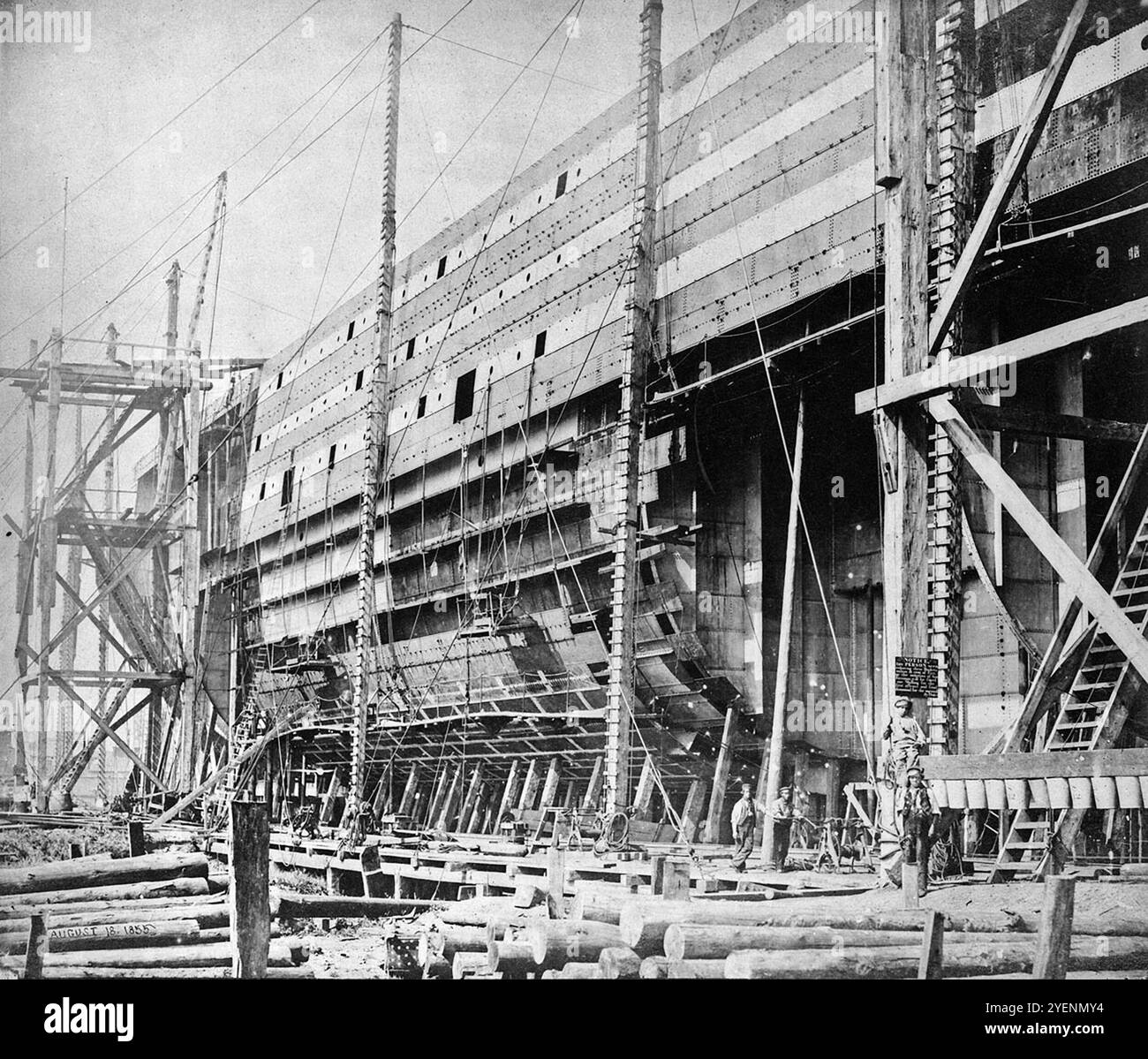 Der Bau des Großen Ostens, datiert vom 12. November 1857. Die Great Eastern wurde als Bu Isambard Kingdom Brunel entworfen und war zum Zeitpunkt ihres Starts im Januar 1858 mit Abstand das größte jemals gebaute Schiff. Great Eastern hatte eine 30-jährige Laufbahn als Passagier- und Kabelverlegeschiff, bevor sie 1890 verschrottet wurde. Stockfoto