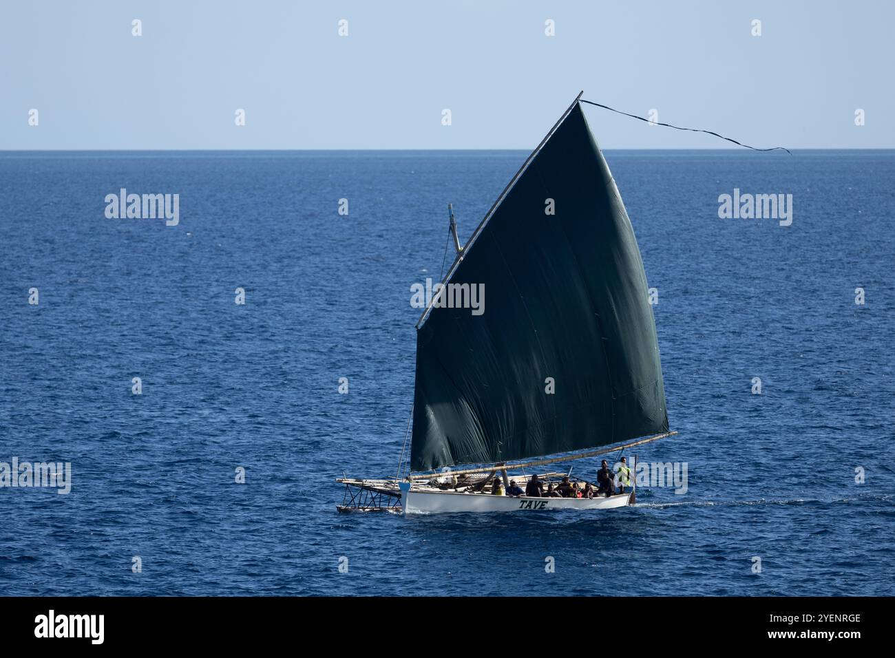 Sailau (Auslegerkanu) Segeln im Louisiade Archipel von Papua-Neuguinea Stockfoto