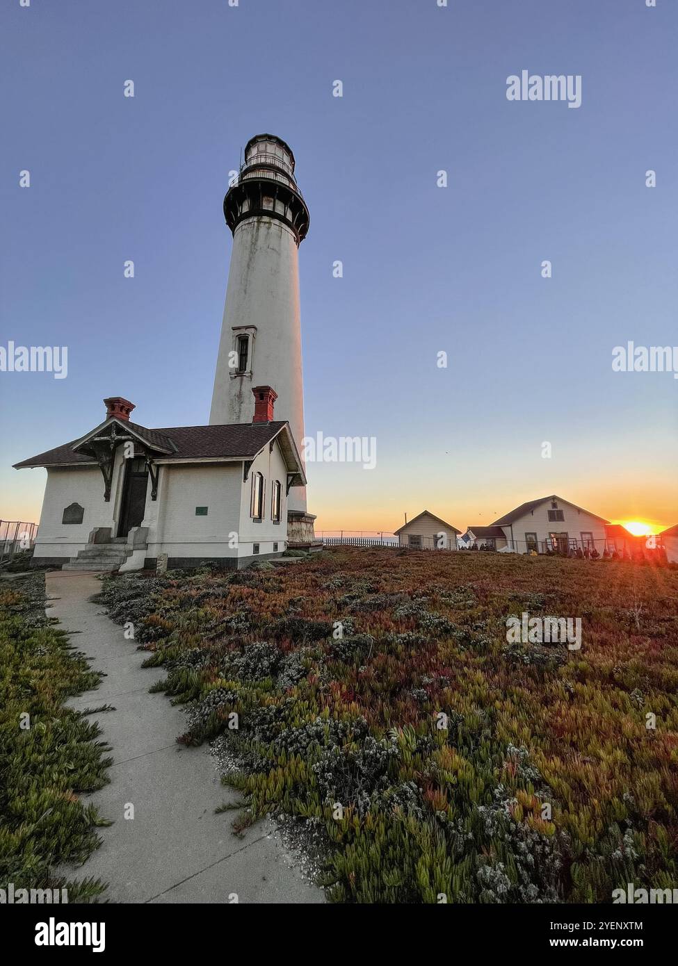 Leuchtturm-Sonnenuntergang Stockfoto