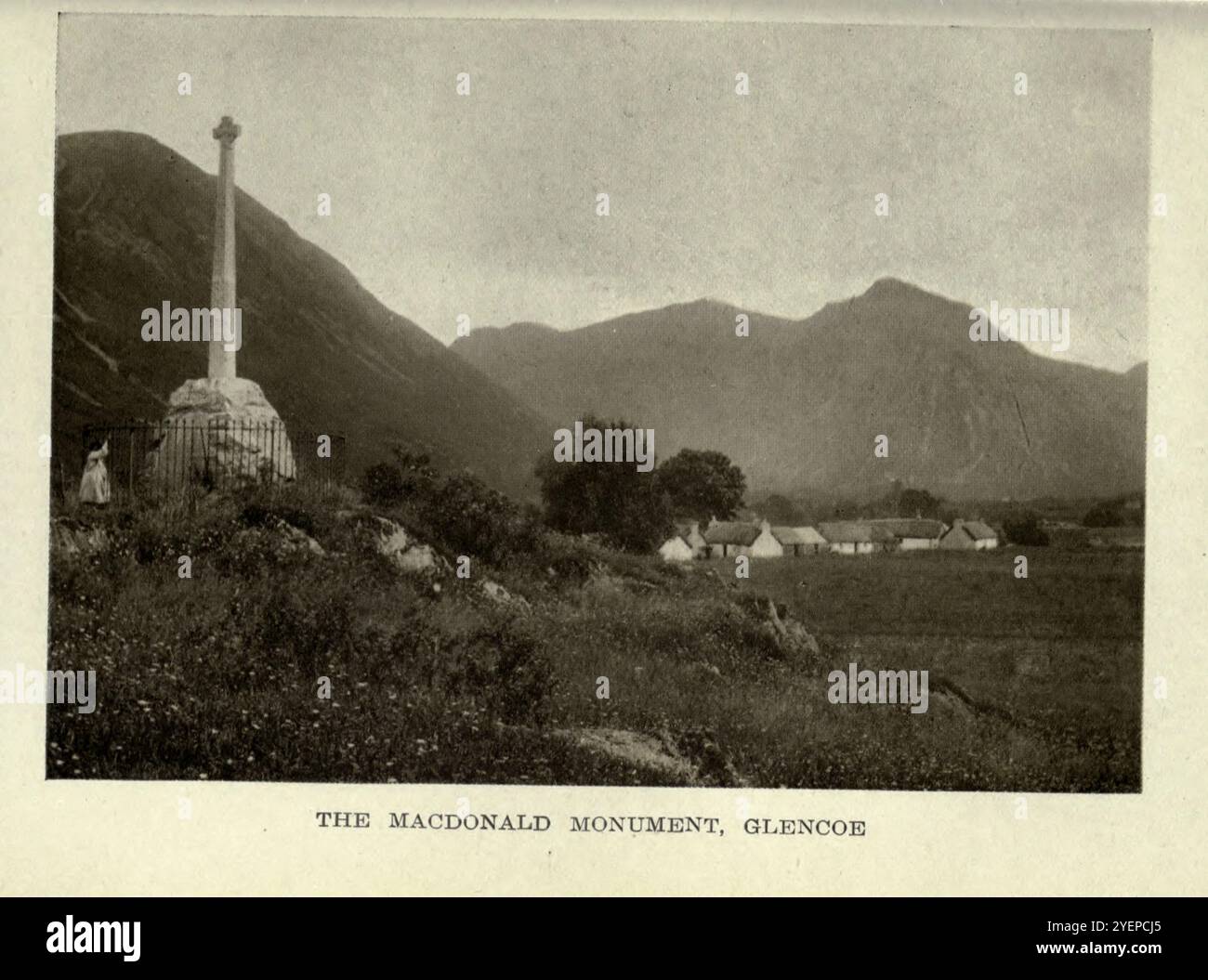 DAS MACDONALD MONUMENT GLENCOE on Old-World Highways : ein Buch über Motorwanderungen in Frankreich und Deutschland und die Aufzeichnung einer Pilgerreise von Land's End nach John O’Groats in Großbritannien von Murphy, Thos. D. (Thomas Dowler), 1866-1928, veröffentlicht 1914 von L. C. Page, Boston Stockfoto