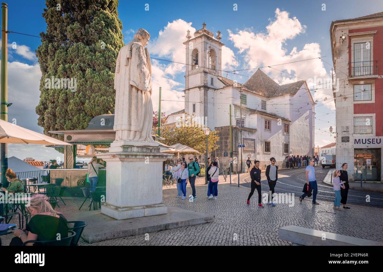 Das Skalpir des hl. Vincent von Saragossa am Miradouro das Portas do Sol im Bezirk Alfama, Linbon, Portugal. Stockfoto