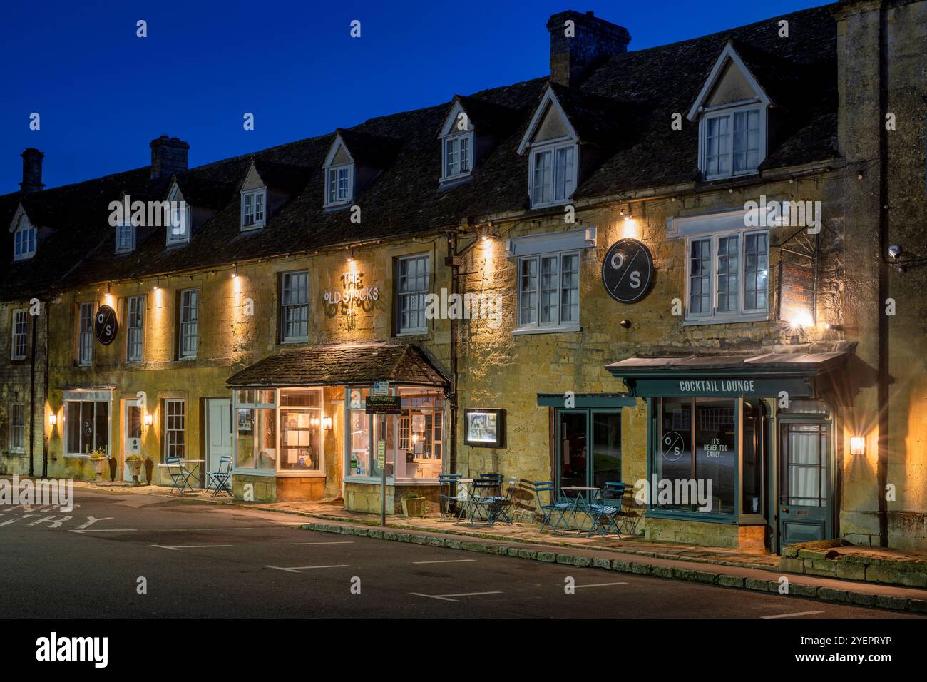 Das Old Stocks Inn bei Sonnenaufgang. Stall on the Wold, Gloucestershire, Cotswolds, England Stockfoto