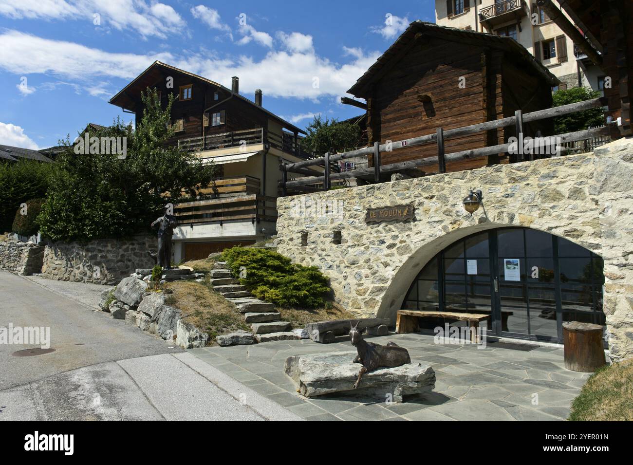 Bergdorf Mase mit historischen Bauernhäusern, Mase, Gemeinde Mont-Noble, Wallis, Schweiz, Europa Stockfoto