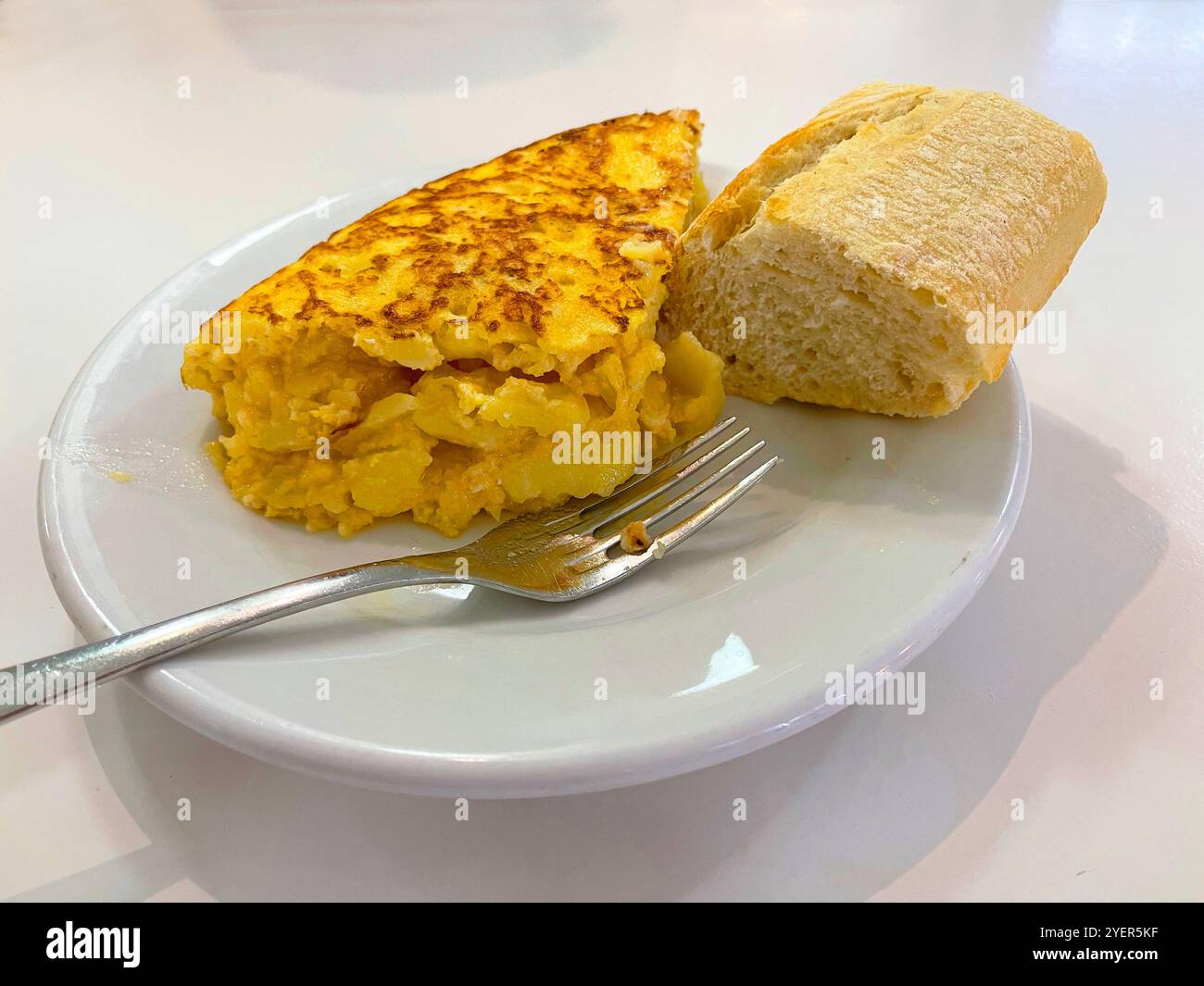 Spanisches Omelett. Spanien. - Smartphone-aufgenommenes Stockfoto